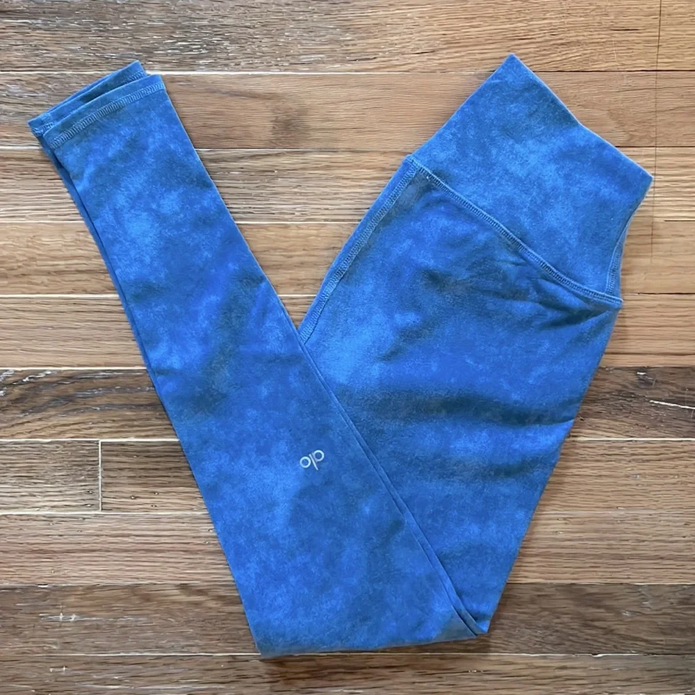 ALO Yoga Airbrush Acid Wash Legging - Picture 2 of 7